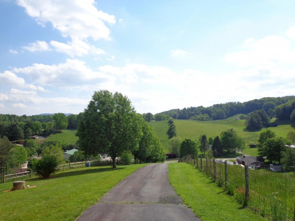 644 Hospital Road Mountain City, TN 37683 - Photo 11 of 35 Photo 11