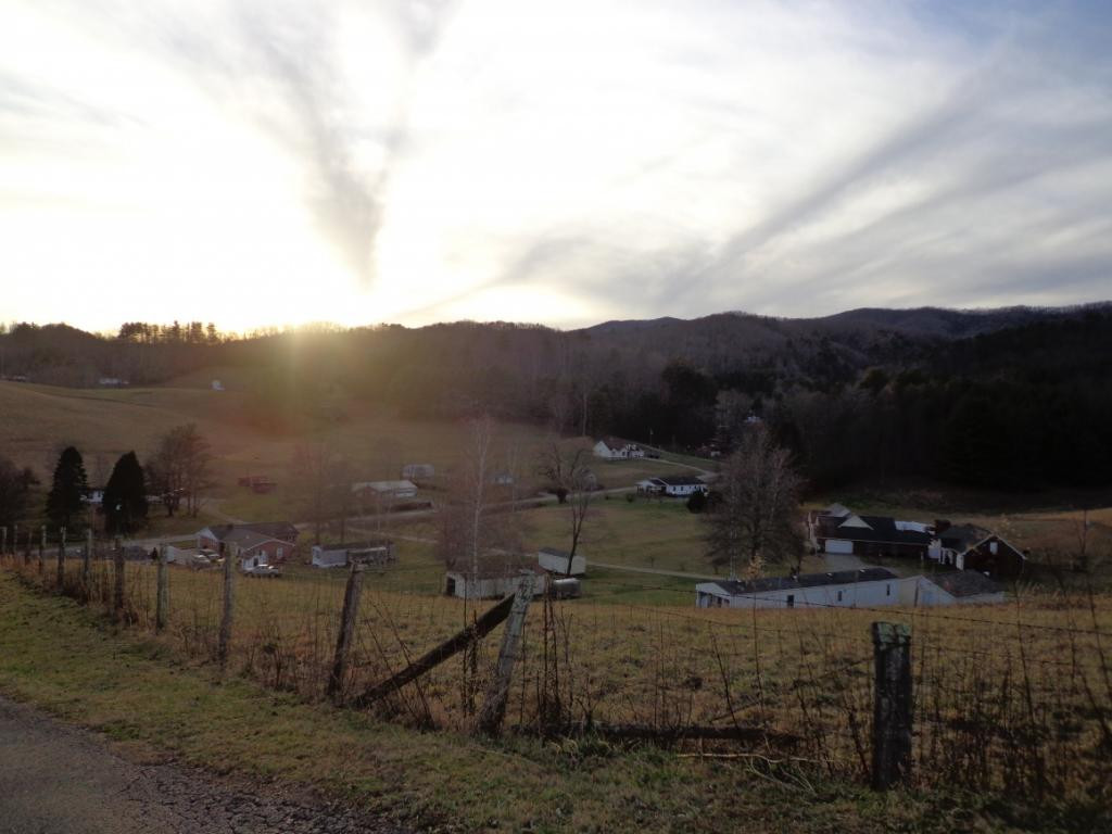 644 Hospital Road Mountain City, TN 37683 - Photo 15 of 35 Photo 15
