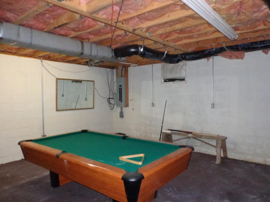 644 Hospital Road Mountain City, TN 37683 - Photo 29 of 35 Rec Room or good Workshop