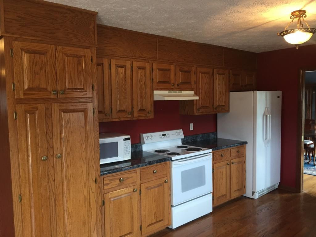 644 Hospital Road Mountain City, TN 37683 - Photo 33 of 35 Huge Kitchen