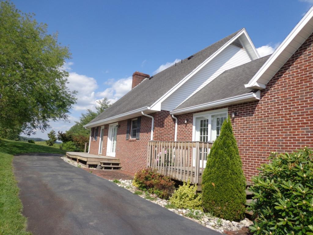 644 Hospital Road Mountain City, TN 37683 - Photo 5 of 35 Photo 5