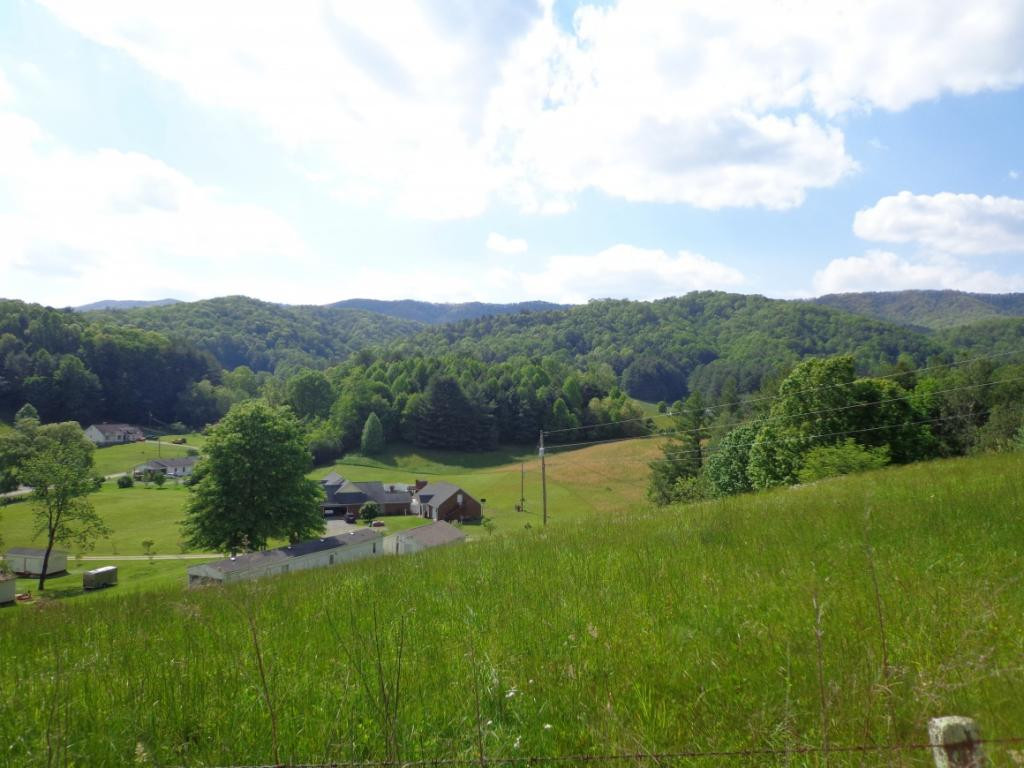 644 Hospital Road Mountain City, TN 37683 - Photo 9 of 35 Photo 9