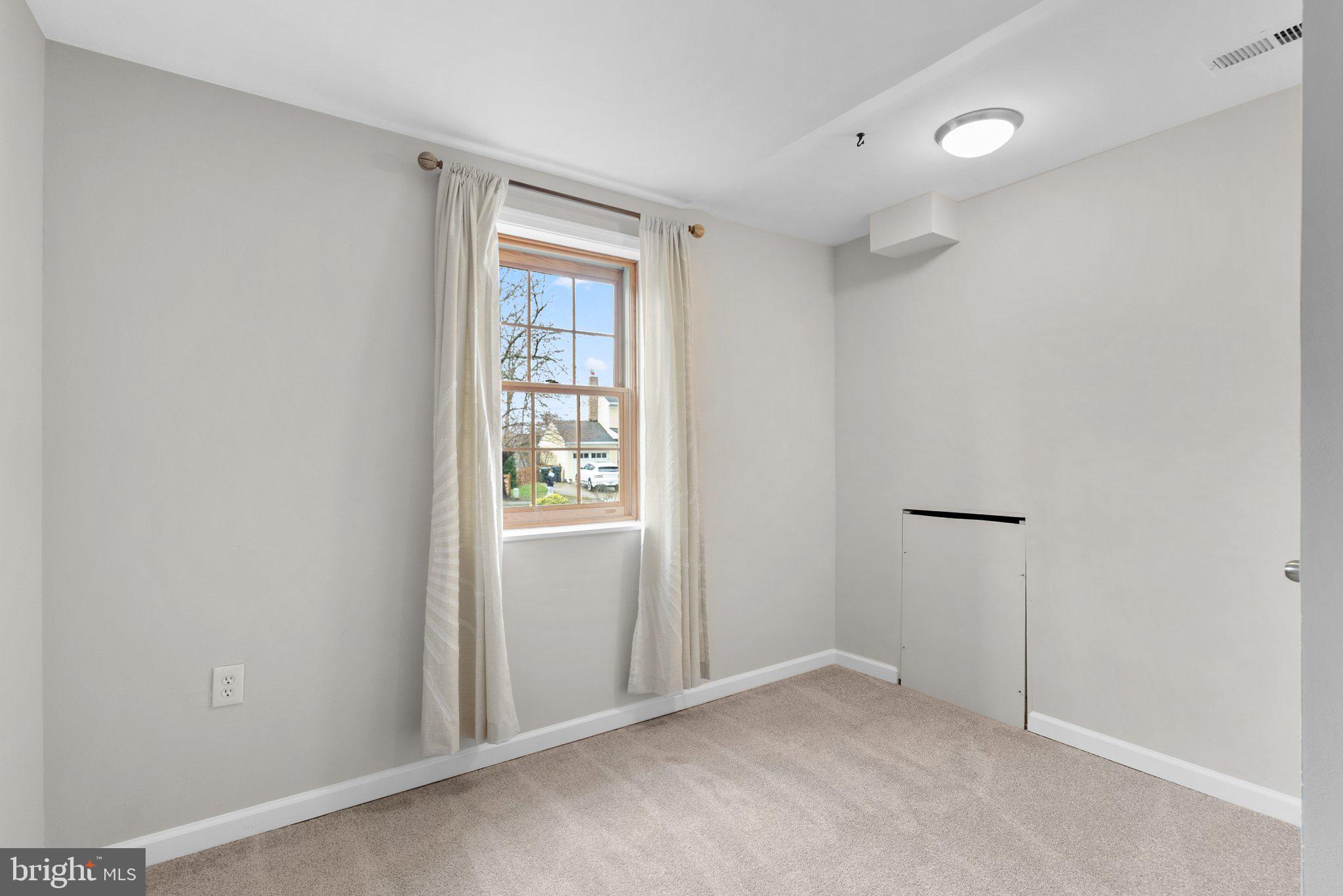1513 Coat Ridge Road Herndon, VA 20170 - Photo 15 of 42 Gallery Image 15