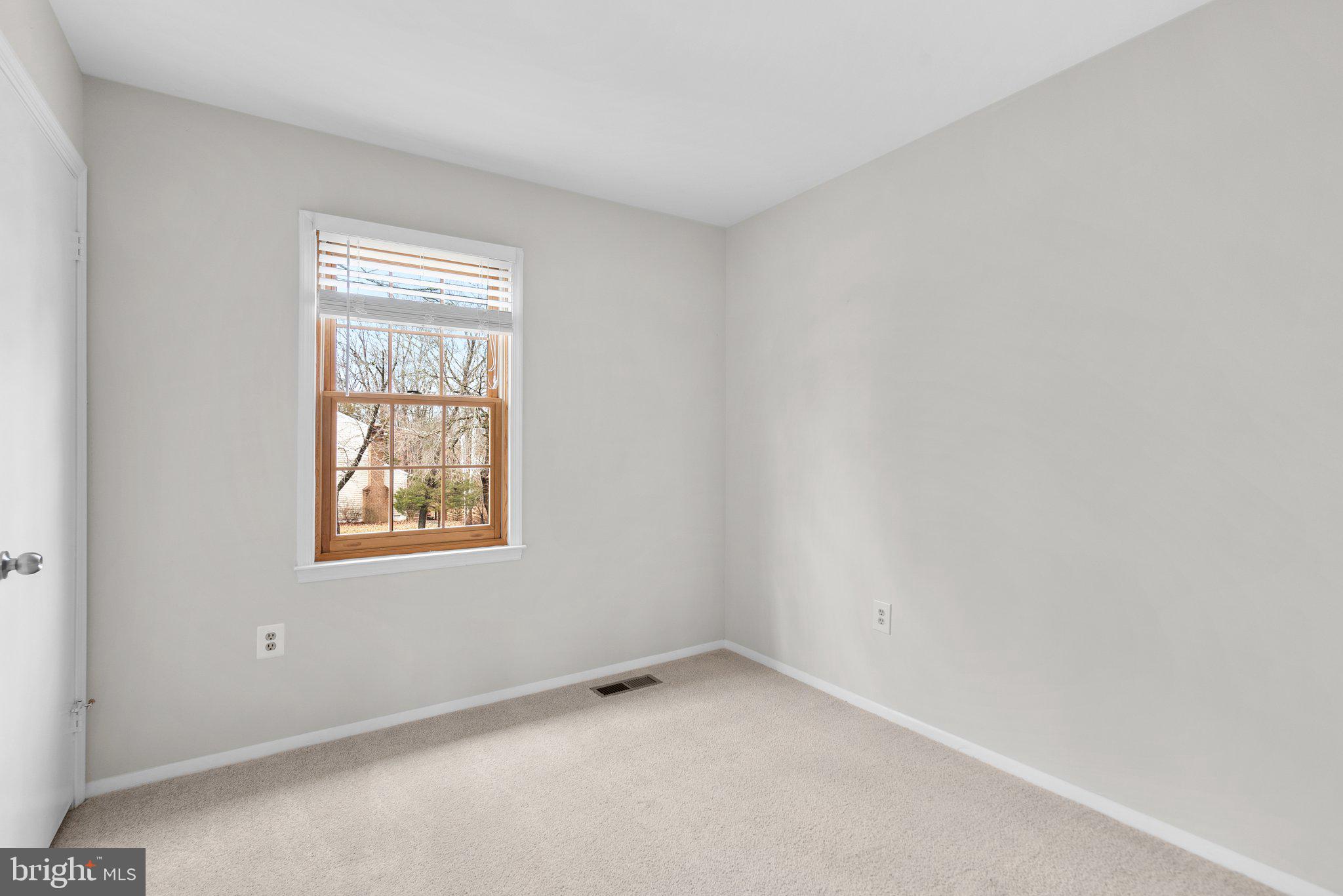 1513 Coat Ridge Road Herndon, VA 20170 - Photo 32 of 42 Gallery Image 32