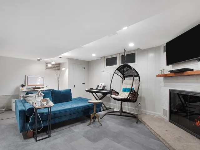 $2,395,000 | 1850 North Mulford Road, Rockford, IL 61107