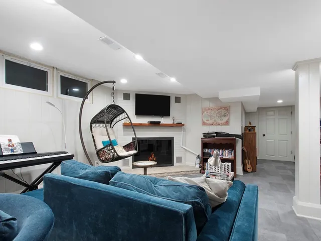 $2,395,000 | 1850 North Mulford Road, Rockford, IL 61107