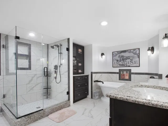 $2,395,000 | 1850 North Mulford Road, Rockford, IL 61107