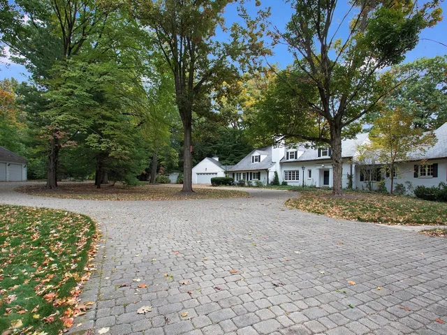 $2,395,000 | 1850 North Mulford Road, Rockford, IL 61107