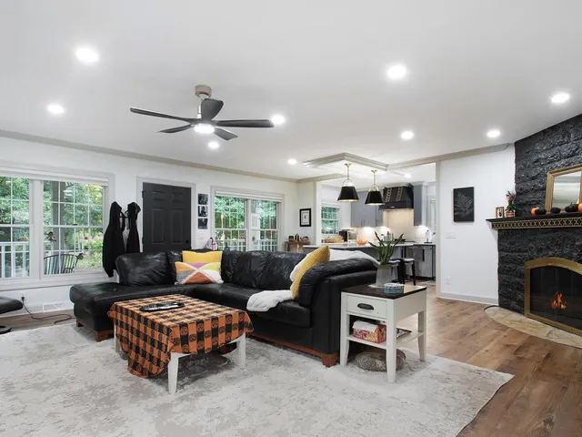 $2,395,000 | 1850 North Mulford Road, Rockford, IL 61107