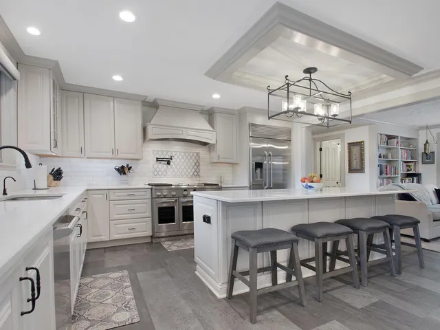 $2,395,000 | 1850 North Mulford Road, Rockford, IL 61107