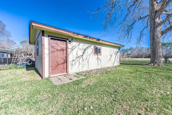 a view of a backyard with barn