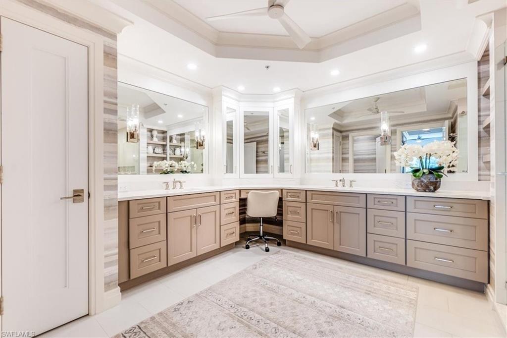 445 Cove Tower Drive, Unit 302 Naples, FL 34110 - Photo 19 of 50