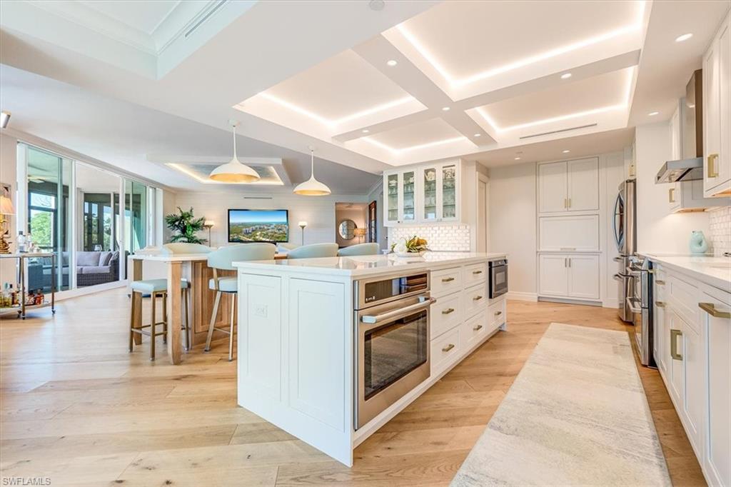 445 Cove Tower Drive, Unit 302 Naples, FL 34110 - Photo 10 of 50