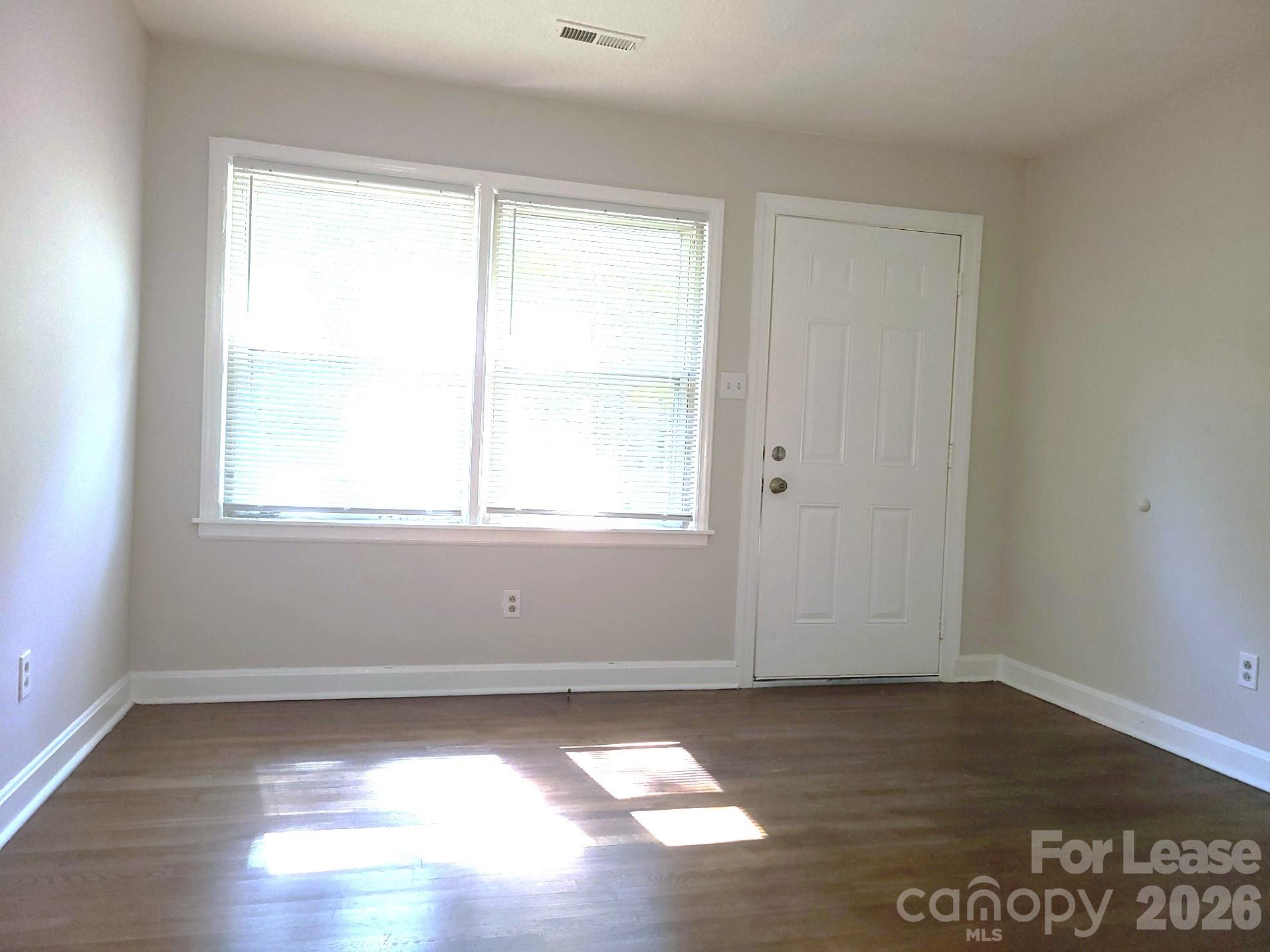 956 South Hoskins Road Charlotte, NC 28208 - Photo 6 of 10