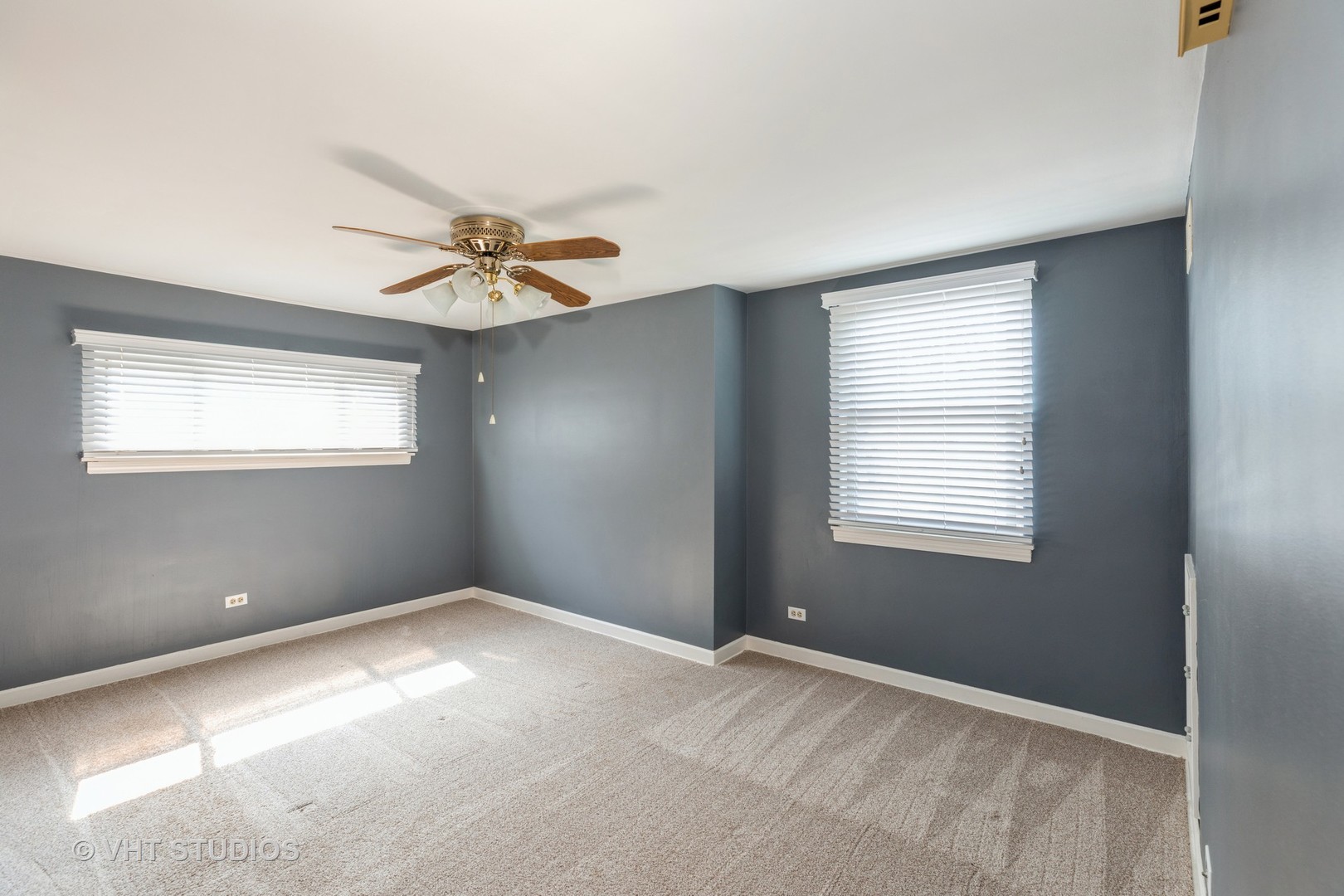 18633 Golfview Avenue Homewood, IL 60430 - Photo 9 of 18 a view of an empty room with a window
