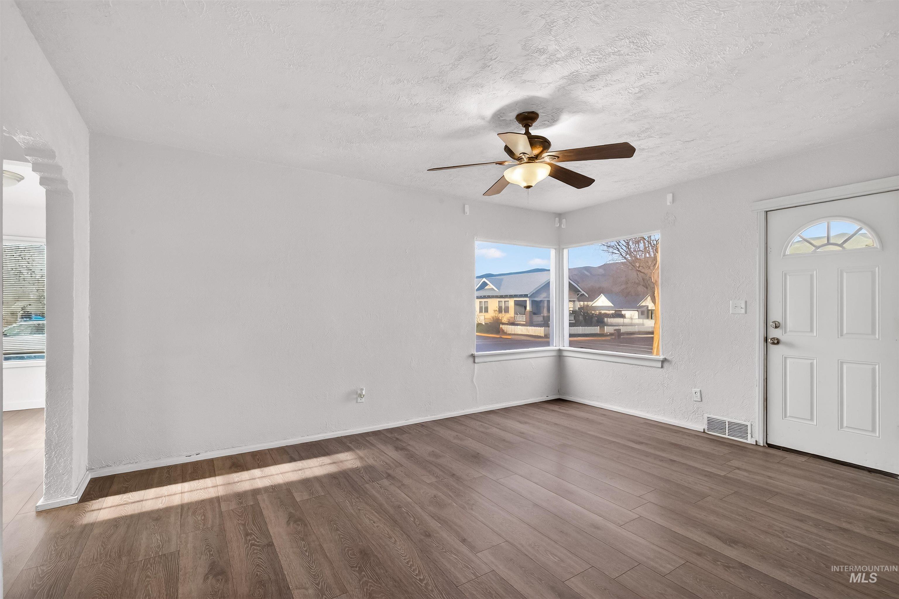 117 Sycamore Street Clarkston, WA 99403 - Photo 3 of 23