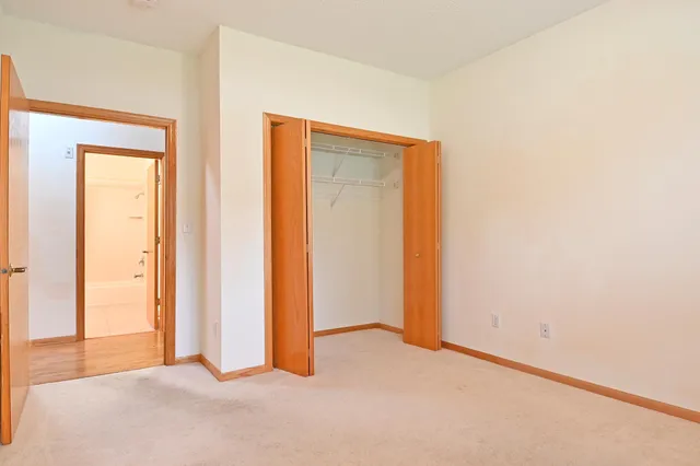 $259,900 | 9225 Medicine Lake Road, Unit 105B, Golden Valley, MN 55427