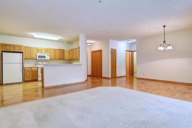 $259,900 | 9225 Medicine Lake Road, Unit 105B, Golden Valley, MN 55427