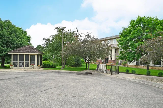 $259,900 | 9225 Medicine Lake Road, Unit 105B, Golden Valley, MN 55427