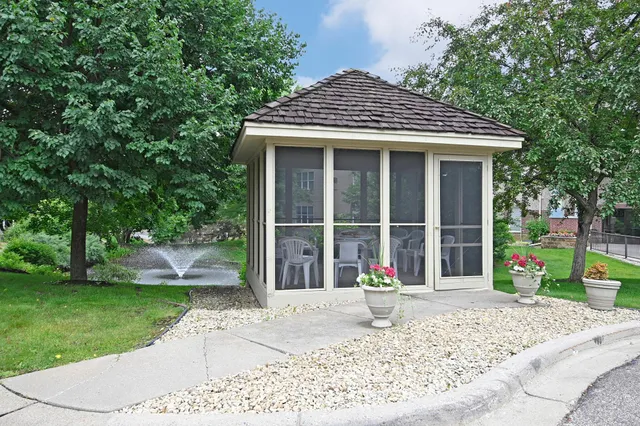 $259,900 | 9225 Medicine Lake Road, Unit 105B, Golden Valley, MN 55427