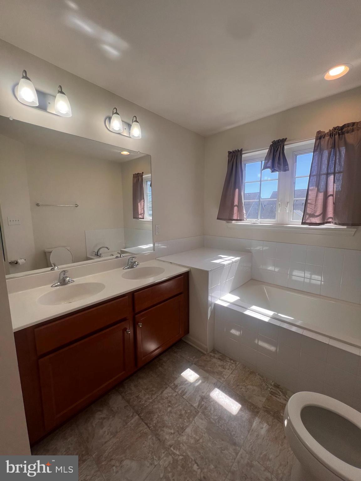 51 Cecily Way Ranson, WV 25438 - Photo 18 of 24 Master bath