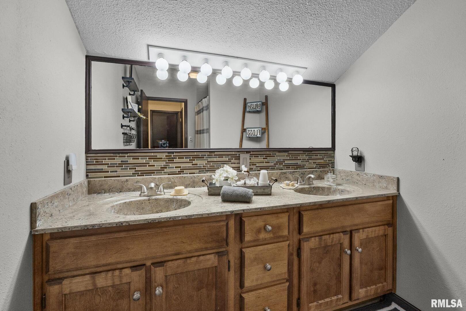 1810 Berryville Road Jonesboro, IL 62952 - Photo 3 of 60