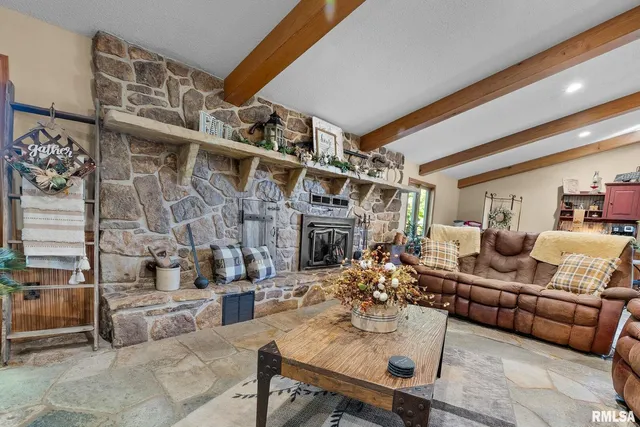 $475,000 | 1810 Berryville Road, Jonesboro, IL 62952