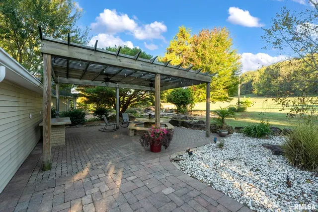 $475,000 | 1810 Berryville Road, Jonesboro, IL 62952