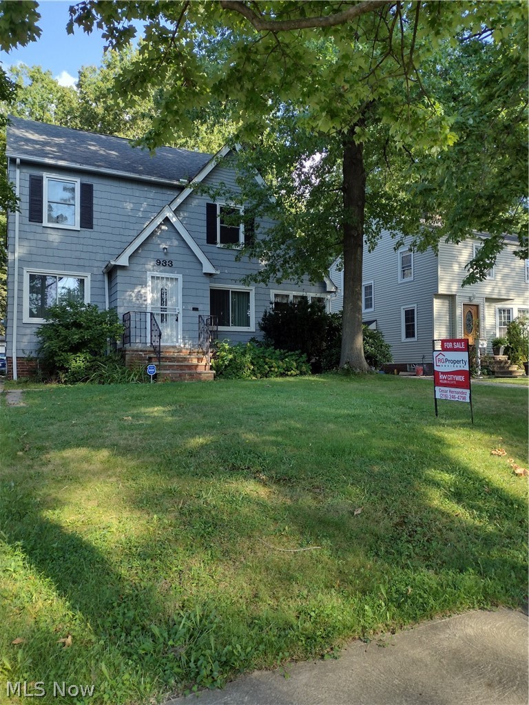 933 Woodview Road Cleveland, OH 44121 - Photo 2 of 34 Gallery Image 2