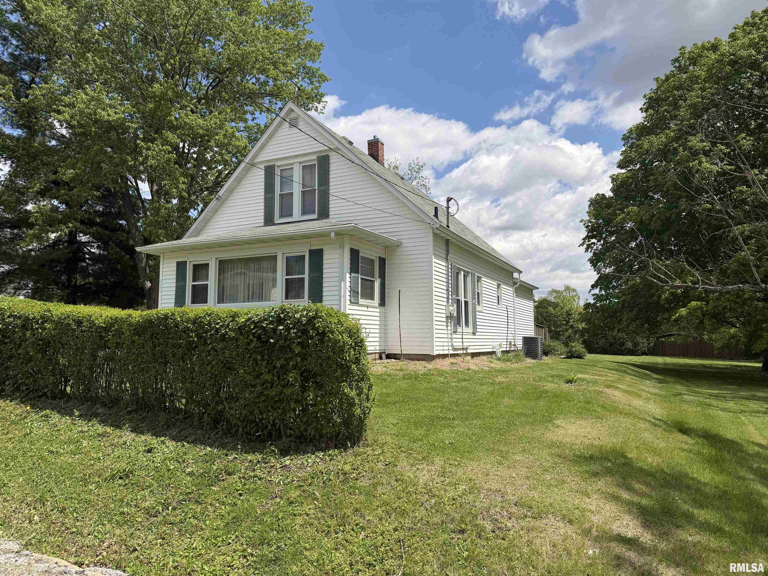 927 South Garfield Street Macomb, IL 61455 - Photo 2 of 44
