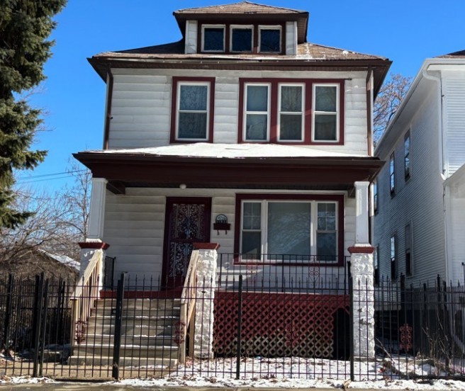 11833 South Indiana Avenue Chicago, IL 60628 - Photo 2 of 3 a view of a house with entrance