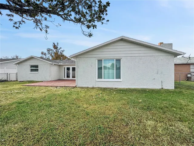 a view of a house with a backyard