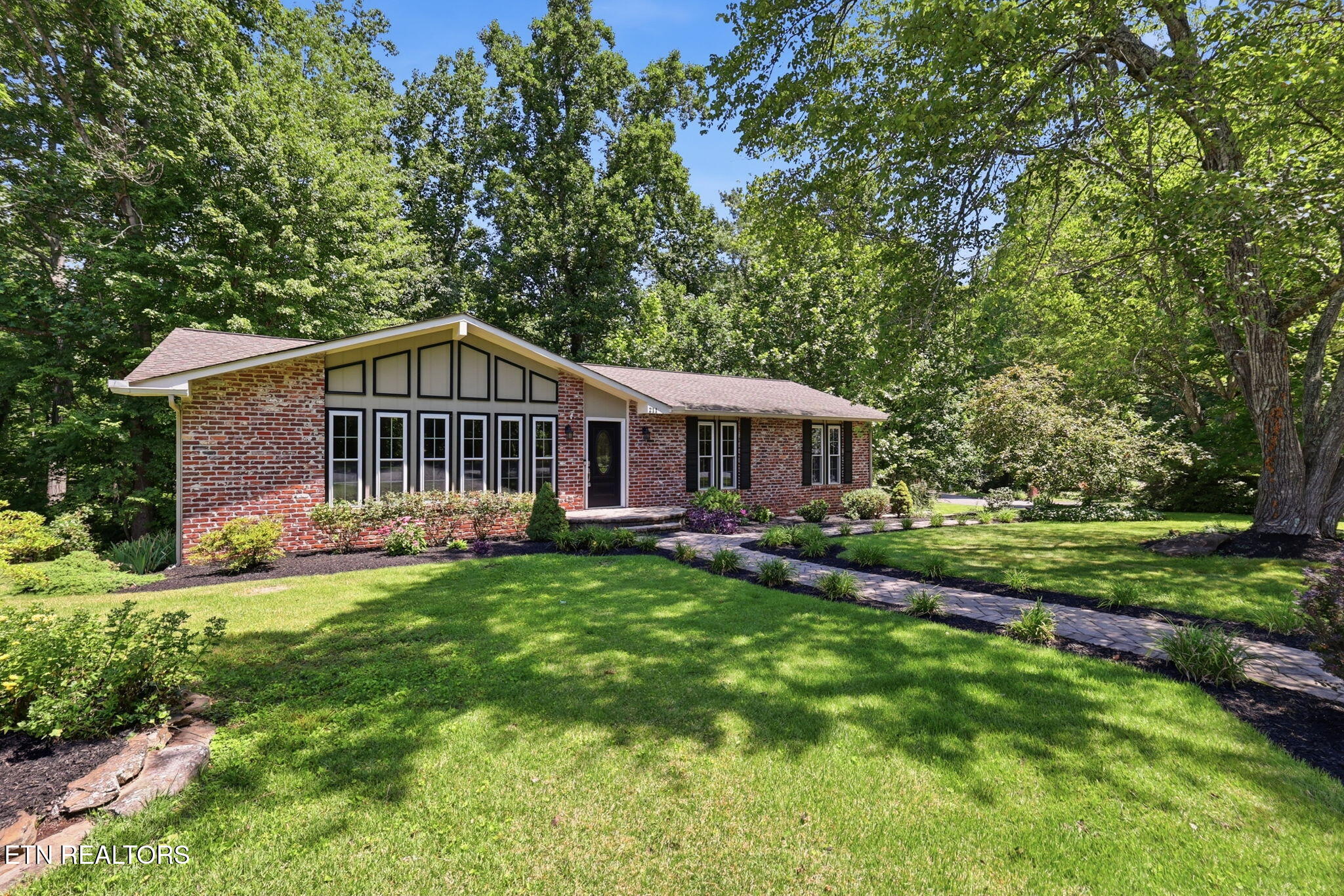 211 Connors Circle Oak Ridge, TN 37830 - Photo 4 of 56 3-web-or-mls-3F1A8600