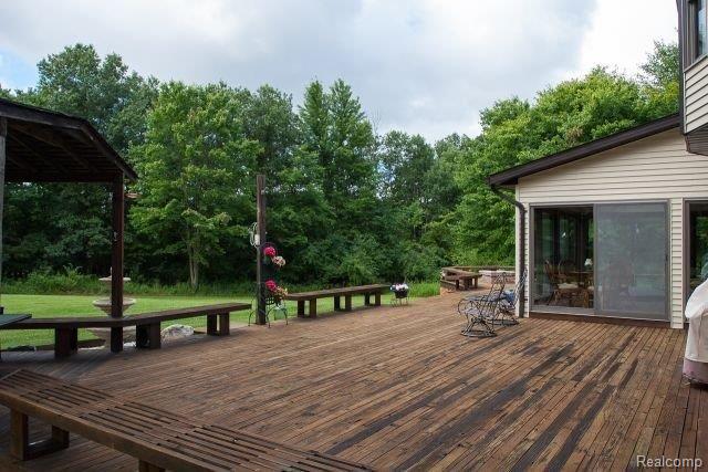 2469 West Predmore Road Oakland, MI 48363 - Photo 11 of 12 2000ft of deck.jpg