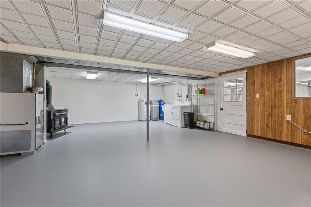 952 Achortown Road Beaver Falls, PA 15010 - Photo 26 of 43 a view of a garage