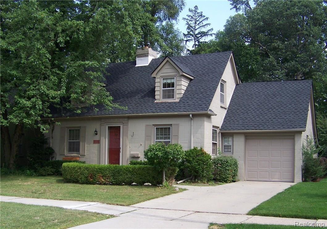 135 Maplefield Road Pleasant Ridge, MI 48069 - Photo 1 of 35 135 MAPLEFIELD - WELCOME HOME!