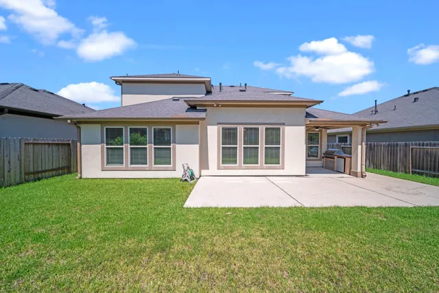 a view of a yard in front of a house