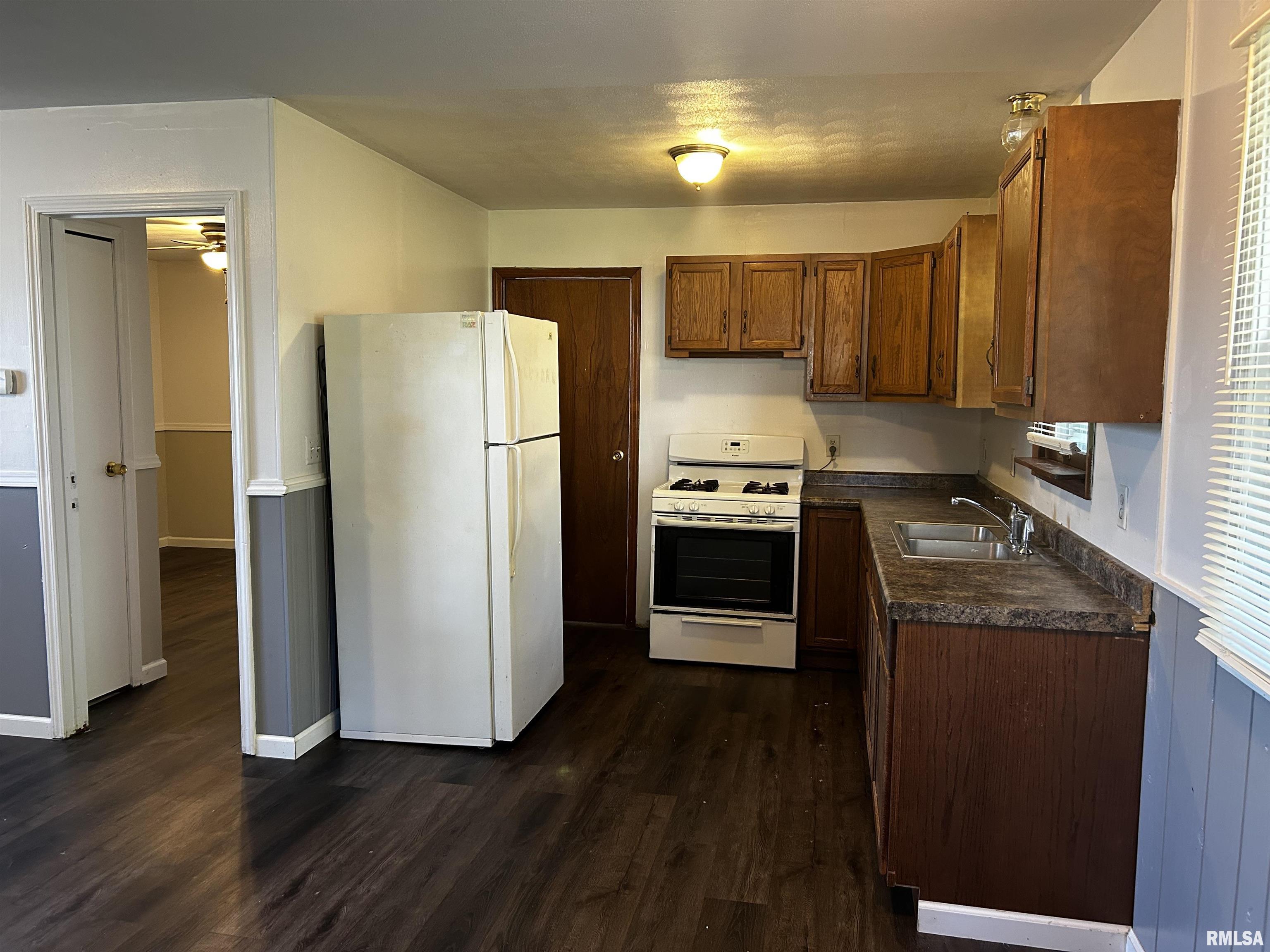 126 Amsler Street, Unit B Bartonville, IL 61607 - Photo 3 of 9