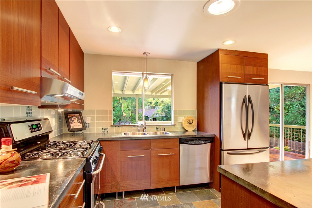 17304 26th Avenue Southeast Bothell, WA 98012 - Photo 3 of 20 Gallery Image 3