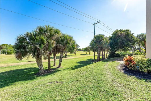 a view of a yard with a house