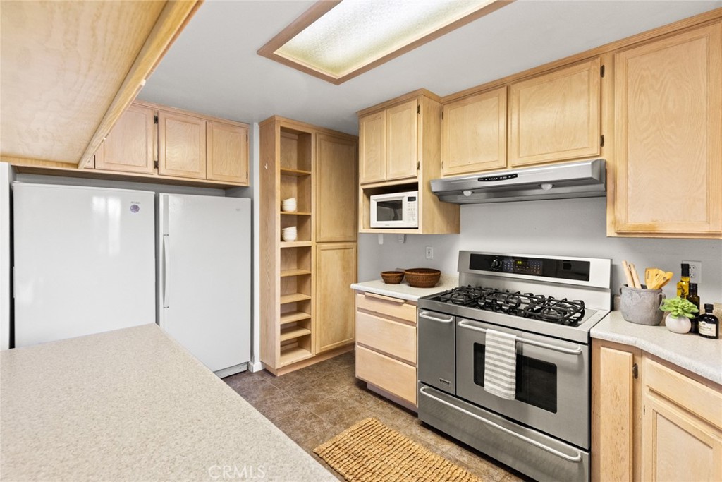 38 Lacewing Court Chico, CA 95973 - Photo 11 of 46 a kitchen with stainless steel appliances granite countertop a stove and a refrigerator