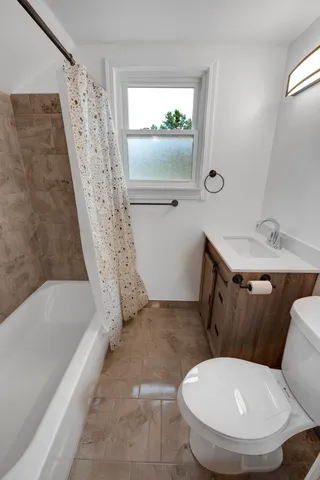 $2,100 | 1753 College Street, Ferndale, MI 48220