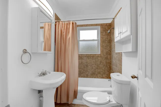 $2,100 | 1753 College Street, Ferndale, MI 48220