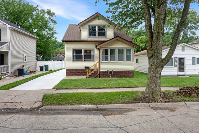 $2,100 | 1753 College Street, Ferndale, MI 48220
