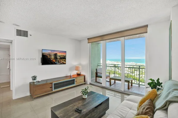 $899,000 | 90 Alton Road, Unit 2907, Miami Beach, FL 33139