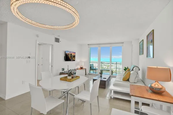 $899,000 | 90 Alton Road, Unit 2907, Miami Beach, FL 33139