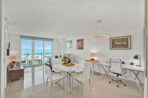 $899,000 | 90 Alton Road, Unit 2907, Miami Beach, FL 33139