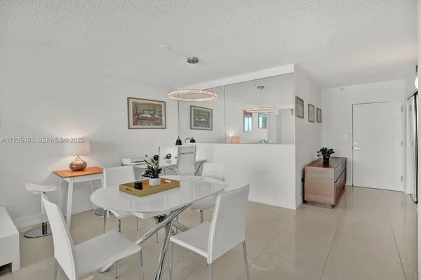 $899,000 | 90 Alton Road, Unit 2907, Miami Beach, FL 33139