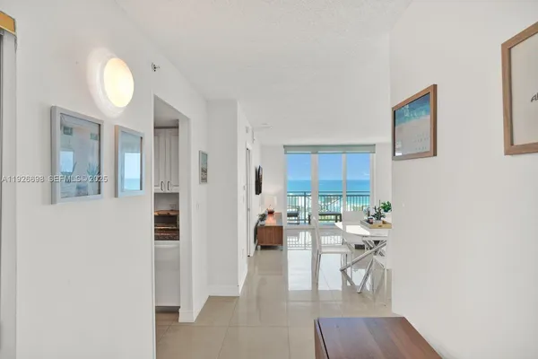$899,000 | 90 Alton Road, Unit 2907, Miami Beach, FL 33139