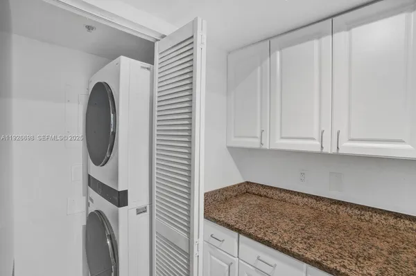 $899,000 | 90 Alton Road, Unit 2907, Miami Beach, FL 33139